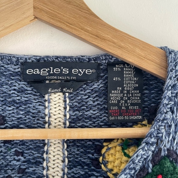 Adorable Eagle’s Eye Hand Knit Christmas Cardigan w/ Wooden Heart Buttons - M - Picture 4 of 6